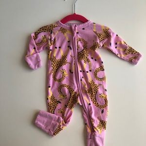 Bonds onesie (0-3 months) pink with giraffes